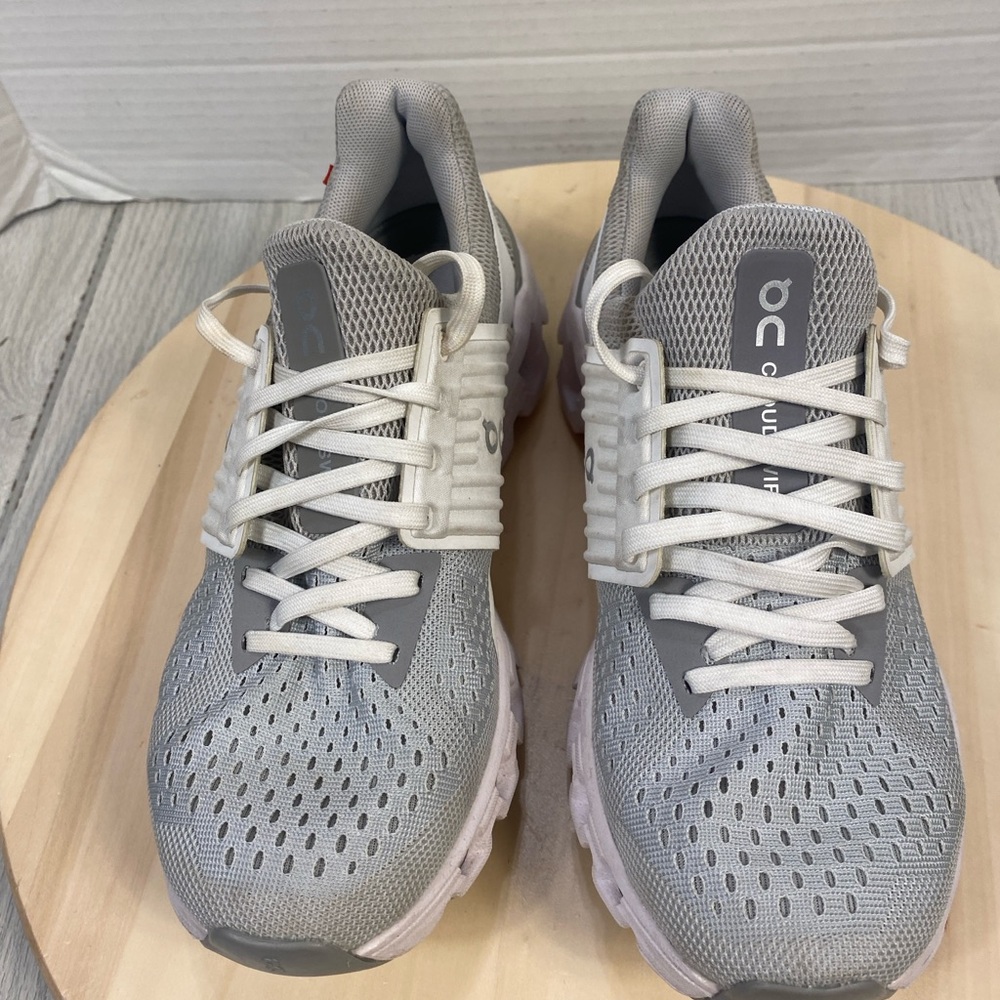 On Running Women's Athletic Shoes in Gray and Cream - Picture 2 of 9